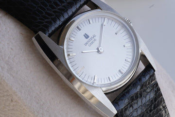 Universal Geneve "Batwing" watch with box Ref. 542608 Cal. 1-42 wriswatch NOS
