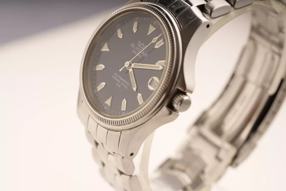 Classic Glycine Walker wristwatch, ref. 3700, 35mm case, Swiss craftsmanship