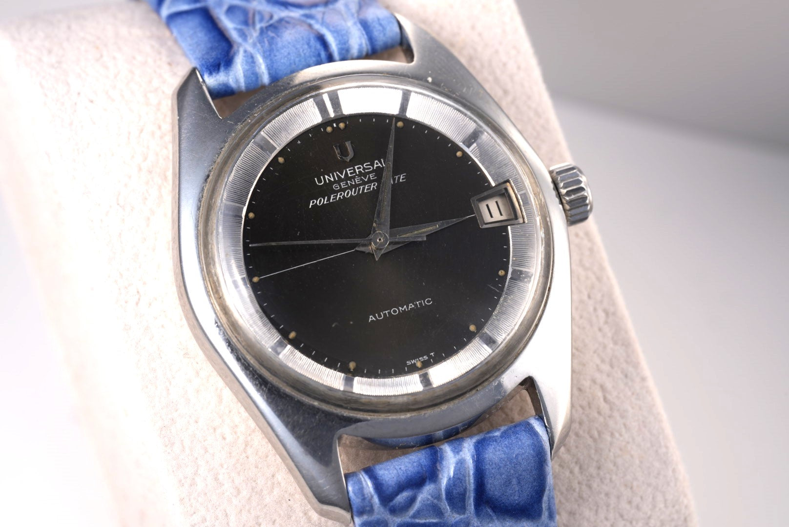 Vintage Universal Geneve Polerouter Date, cal. 69, exhibition caseback, rare Swiss-made men's watch