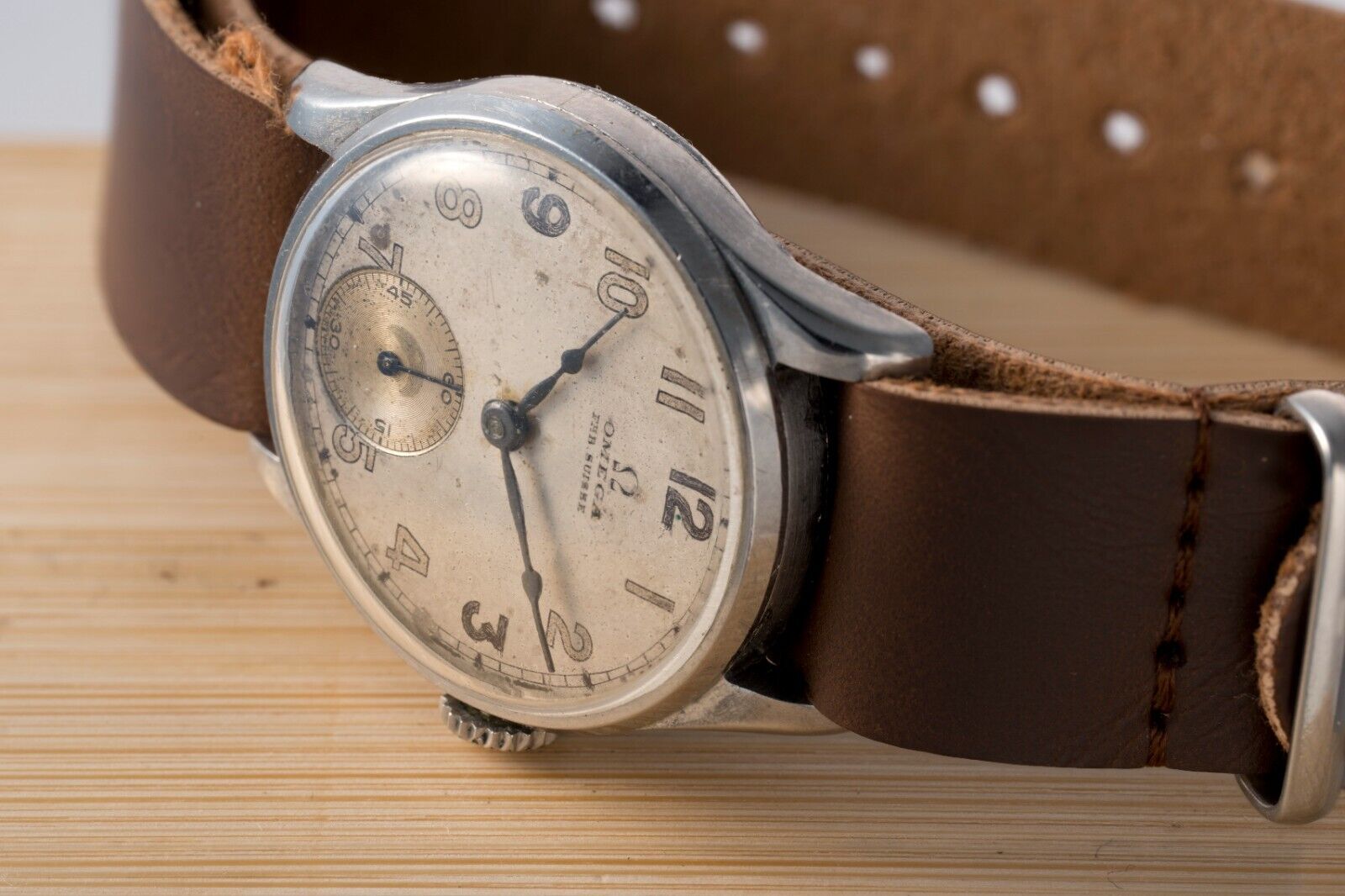 Swiss-made Omega vintage watch, caliber 26.5 T2, 15 jewels, Fab Suisse, classic timepiece