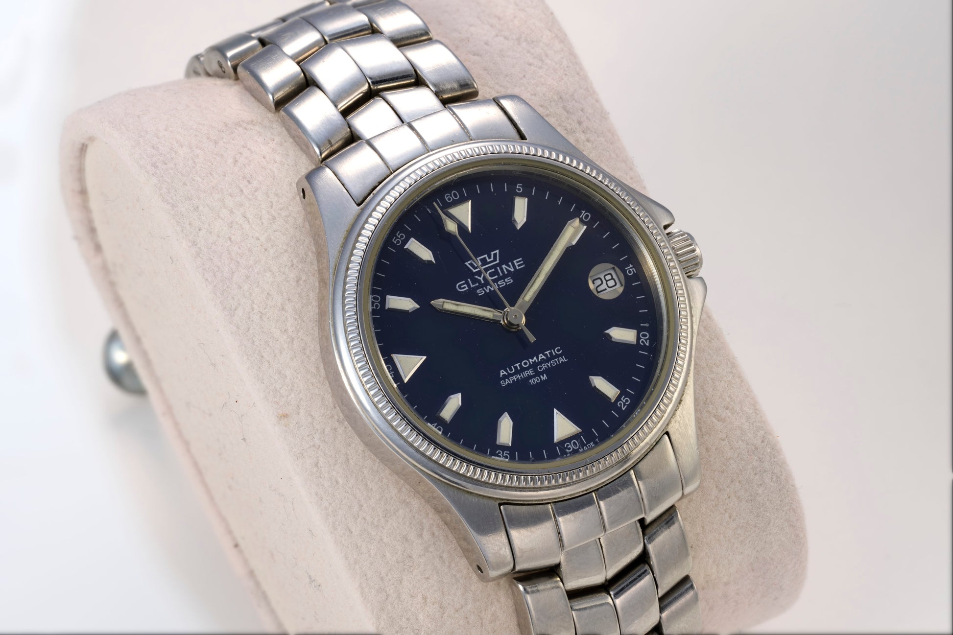 Vintage Glycine Walker wristwatch, ref. 3700, 35mm case, Swiss-made mechanical timepiece