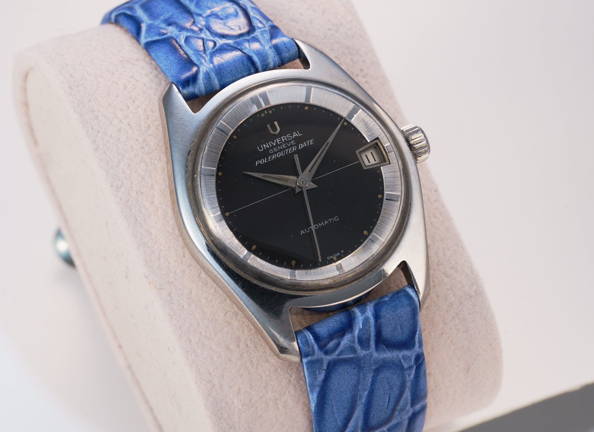 Universal Geneve Polerouter, cal. 69, vintage wristwatch, exhibition caseback, retro rare timepiece